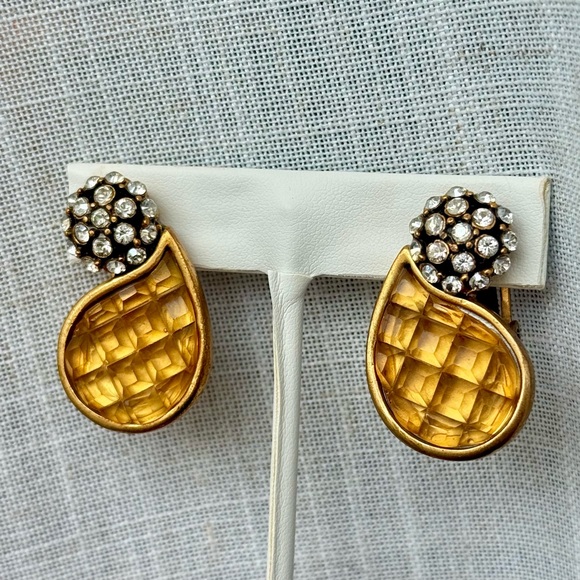 Oscar de la Renta Jewelry - Oscar De La Renta Clip On Earrings